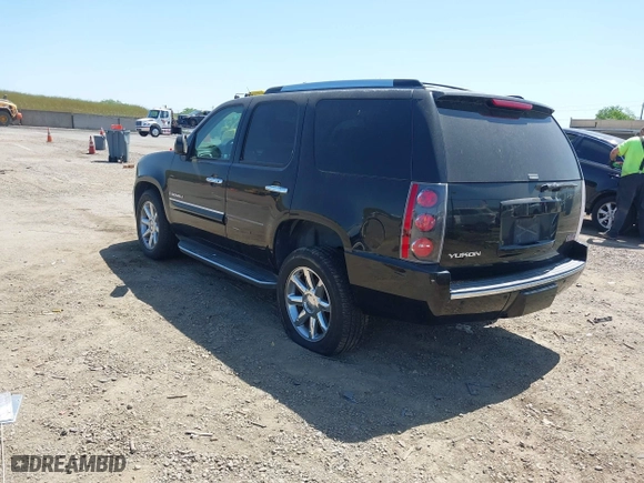 2008 GMC Yukon Denali with VIN 1GKFK63848J210877, listed as a IAAI auction lot 42096972 with 144,467 mi miles. Bid and sale history available at carsss.com. Image 3.