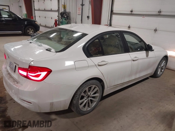 2016 BMW 3 Series 320i xDrive z VIN WBA8E5G5XGNT93549, wystawiony jako IAAI lot #41527046 z przebiegiem 101 743 mil mil oraz . Historia ofert i sprzedaży dostępna na DreamBid. Obrazek 13.