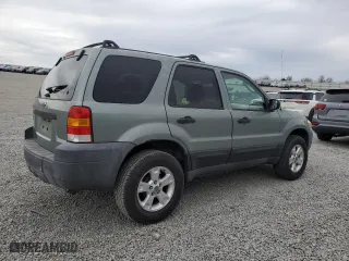 2005 Ford Escape XLT with VIN 1FMYU03125KA50658, listed as a Copart auction lot 51010405 with 194,285 mi miles and Salvage Title. Bid and sale history available at carsss.com. Image 3.