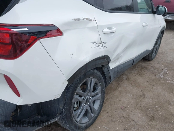 2023 Kia Seltos LX z VIN KNDEPCAA0P7449402, wystawiony jako IAAI lot #41413776 z przebiegiem 32 106 mil mil oraz . Historia ofert i sprzedaży dostępna na DreamBid. Obrazek 6.
