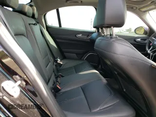 2018 Alfa Romeo Giulia with VIN ZARFAEBNXJ7576920, listed as a Copart auction lot 49524873 with 35,064 mi miles. Bid and sale history available at carsss.com. Image 10.