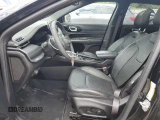 2023 Jeep Compass (RED) Edition z VIN 3C4NJDCNXPT543256, wystawiony jako Copart lot #57325345 z przebiegiem 21 195 mil mil oraz Szkoda całkowita • Salvage title. Historia ofert i sprzedaży dostępna na DreamBid. Obrazek 7.