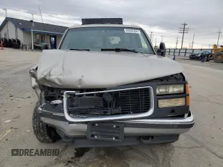 1998 GMC Suburban with VIN 3GKFK16R1WG510835, listed as a Copart auction lot 84566304 with 235,049 mi miles and Salvage Title. Bid and sale history available at carsss.com. Image 5.