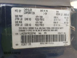 1994 Jeep Grand Cherokee Laredo z VIN 1J4GZ58Y7RC233746, wystawiony jako IAAI lot #42722206 z przebiegiem 196 875 mil mil oraz . Historia ofert i sprzedaży dostępna na DreamBid. Obrazek 9.