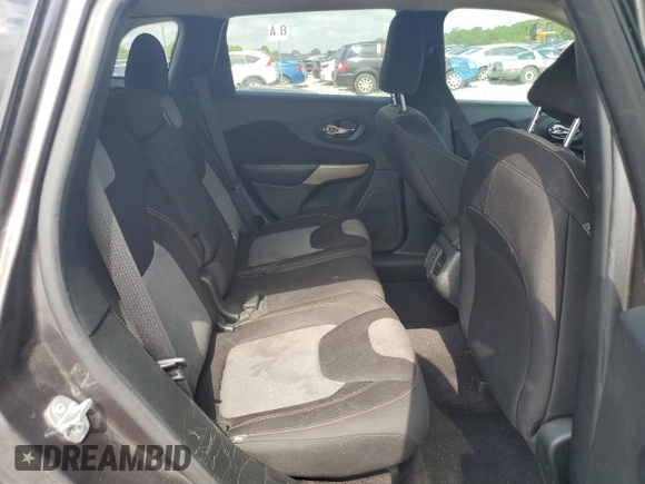 2017 Jeep Cherokee Sport z VIN 1C4PJLABXHW668362, wystawiony jako Copart lot #56319185 z przebiegiem 132 097 mil mil oraz Szkoda całkowita • Salvage title. Historia ofert i sprzedaży dostępna na DreamBid. Obrazek 11.