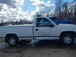 1996 Chevrolet Silverado 1500 with VIN 1GCEC14M5TZ100322, listed as a IAAI auction lot 41785244 with 181,476 mi miles and . Bid and sale history available at DreamBid. Image 6.