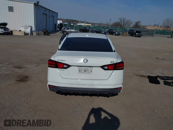 2019 Nissan Altima 2.5 SR with VIN 1N4BL4CV4KC204791, listed as a IAAI auction lot 41784484 with 80,012 mi miles. Bid and sale history available at carsss.com. Image 16.
