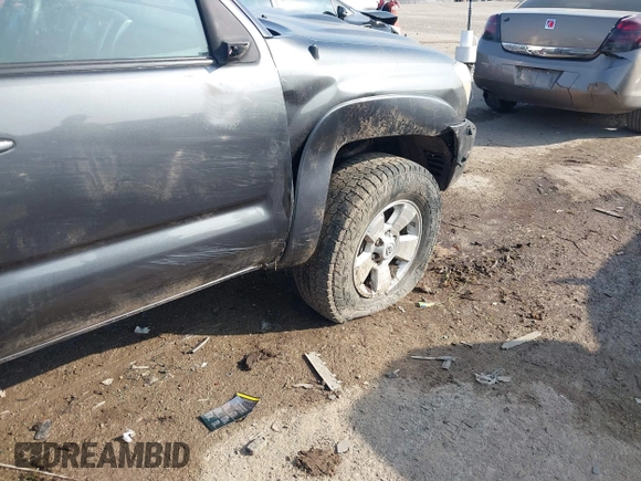 2013 Toyota Tacoma with VIN 3TMMU4FN6DM053207, listed as a IAAI auction lot 41527261 with 205,464 mi miles. Bid and sale history available at carsss.com. Image 6.