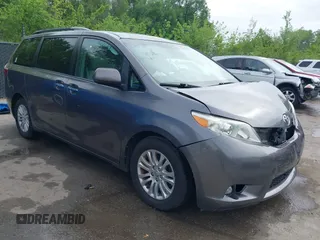 2015 Toyota Sienna XLE с VIN 5TDYK3DC2FS556755, выставлен на аукционе IAAI как лот 42113594 с пробегом 104 031 миль миль и . История ставок и продаж доступна на DreamBid. Изображение 1.