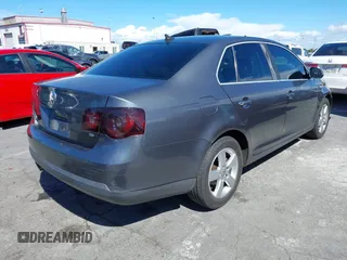 2008 Volkswagen Jetta SE with VIN 3VWRZ71K58M082108, listed as a IAAI auction lot 41799324 with 184,055 mi miles and . Bid and sale history available at DreamBid. Image 4.