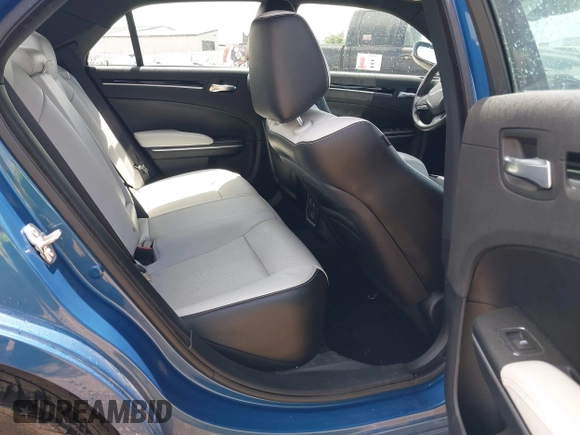 2020 Chrysler 300 S z VIN 2C3CCABG7LH188735, wystawiony jako IAAI lot #42051069 z przebiegiem 83 536 mil mil oraz . Historia ofert i sprzedaży dostępna na DreamBid. Obrazek 8.