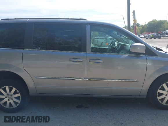 2016 Chrysler Town & Country Touring with VIN 2C4RC1BG1GR156868, listed as a IAAI auction lot 40506661 with 116,065 mi miles. Bid and sale history available at carsss.com. Image 13.