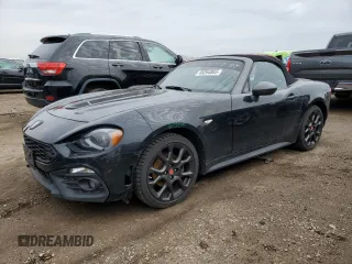 2018 FIAT 124 Spider Classica z VIN JC1NFAEK6J0139343, wystawiony jako Copart lot #49264885 z przebiegiem 67 130 mil mil oraz Szkody całkowita. Historia ofert i sprzedaży dostępna na DreamBid. Obrazek 1.