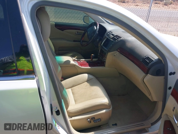 2007 Lexus LS 460 with VIN JTHBL46F275017817, listed as a IAAI auction lot 41958897 with 100,301 mi miles and . Bid and sale history available at DreamBid. Image 5.