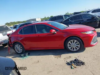 2024 Toyota Camry LE z VIN 4T1C11AK1RU207305, wystawiony jako IAAI lot #41973066 z przebiegiem 19 165 mil mil oraz . Historia ofert i sprzedaży dostępna na DreamBid. Obrazek 13.
