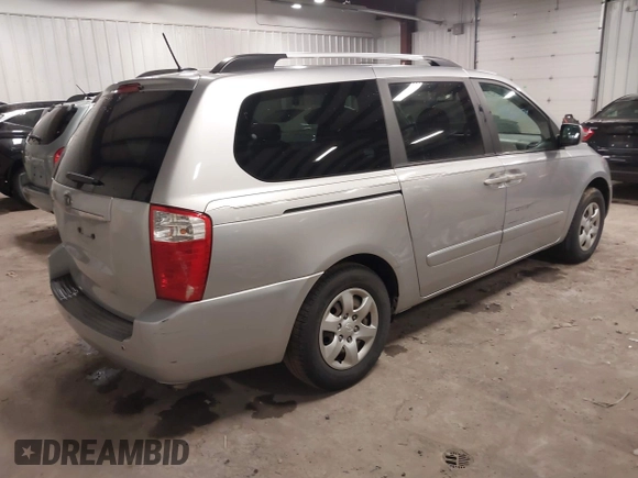2010 Kia Sedona LX with VIN KNDMG4C35A6330998, listed as a IAAI auction lot 41833978 with 161,452 mi miles. Bid and sale history available at carsss.com. Image 4.