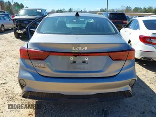 2023 Kia Forte LXS z VIN 3KPF24AD5PE616176, wystawiony jako IAAI lot #41737752 z przebiegiem 21 526 mil mil oraz . Historia ofert i sprzedaży dostępna na DreamBid. Obrazek 16.