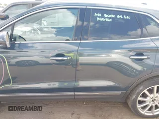 2019 Lincoln MKC Reserve with VIN 5LMCJ3C94KUL22859, listed as a IAAI auction lot 41963707 with 123,299 mi miles and . Bid and sale history available at DreamBid. Image 15.