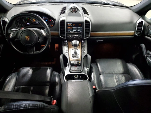 2013 Porsche Cayenne S Hybrid с VIN WP1AE2A22DLA16060, выставлен на аукционе Copart как лот 51253425 с пробегом 131 955 миль миль и Чистый • Clean title. История ставок и продаж доступна на DreamBid. Изображение 8.