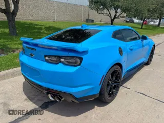 2022 Chevrolet Camaro ZL1 z VIN 1G1FK1R63N0122921, wystawiony jako Copart lot #58984575 z przebiegiem 18 742 mil mil oraz Czysty tytuł • Clean title. Historia ofert i sprzedaży dostępna na DreamBid. Obrazek 4.