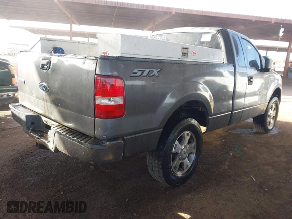 2004 Ford F-150 XL z VIN 1FTRF12W84NC32089, wystawiony jako IAAI lot #41653886 z przebiegiem 279 891 mil mil oraz . Historia ofert i sprzedaży dostępna na DreamBid. Obrazek 4.