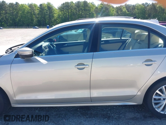 2013 Volkswagen Jetta TDI w/Premium/Nav with VIN 3VWLL7AJXDM233999, listed as a IAAI auction lot 42126691 with 151,658 mi miles and . Bid and sale history available at DreamBid. Image 15.