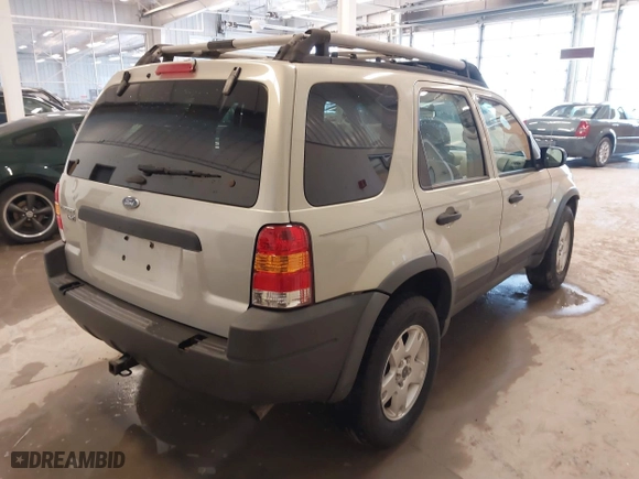 2004 Ford Escape XLT with VIN 1FMYU93164KB05521, listed as a IAAI auction lot 41723219 with 246,369 mi miles. Bid and sale history available at carsss.com. Image 4.