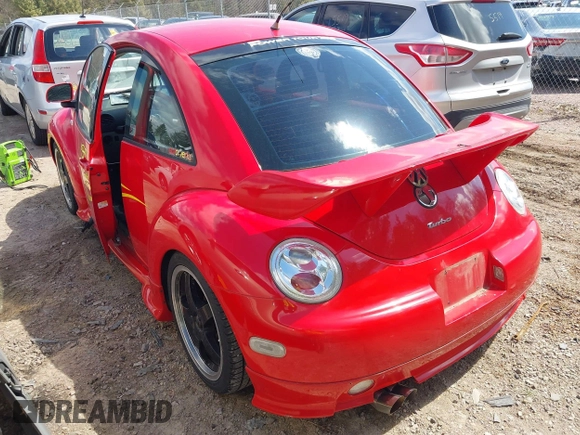 2000 Volkswagen Beetle GLX with VIN 3VWDD21C9YM430514, listed as a IAAI auction lot 41975527 with 127,964 mi miles and . Bid and sale history available at DreamBid. Image 3.