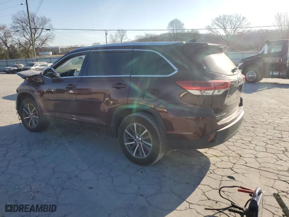 2018 Toyota Highlander SE with VIN 5TDJZRFH5JS874841, listed as a Copart auction lot 48711025 with 51,792 mi miles and Salvage Title. Bid and sale history available at carsss.com. Image 2.