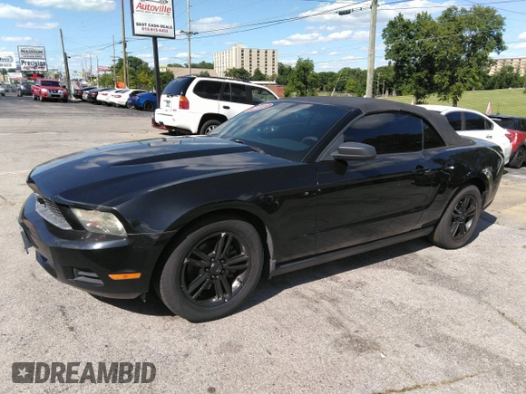 2012 Ford Mustang V6 z VIN 1ZVBP8EM2C5273329, wystawiony jako IAAI lot #42357858 z przebiegiem 168 728 mil mil oraz . Historia ofert i sprzedaży dostępna na DreamBid. Obrazek 17.