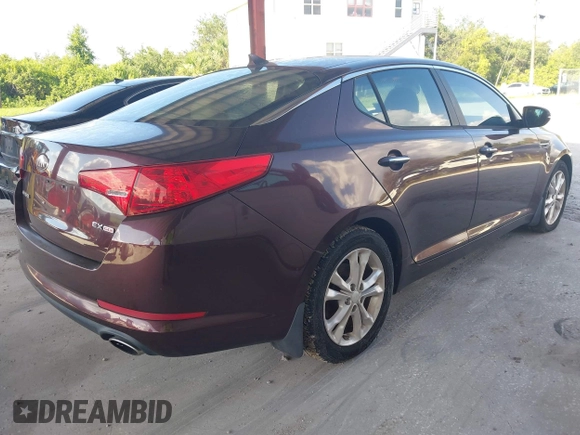 2013 Kia Optima EX z VIN 5XXGN4A71DG142137, wystawiony jako IAAI lot #42681081 z przebiegiem 115 892 mil mil oraz . Historia ofert i sprzedaży dostępna na DreamBid. Obrazek 4.