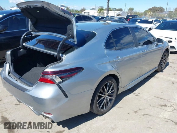 2023 Toyota Camry SE z VIN 4T1T11AK0PU833313, wystawiony jako IAAI lot #41743288 z przebiegiem 25 195 mil mil oraz . Historia ofert i sprzedaży dostępna na DreamBid. Obrazek 4.