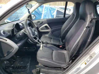 2015 Smart fortwo Passion z VIN WMEEJ3BA2FK811601, wystawiony jako Copart lot #50405625 z przebiegiem 44 600 mil mil oraz Szkoda całkowita • Salvage title. Historia ofert i sprzedaży dostępna na DreamBid. Obrazek 7.