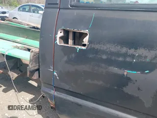 1994 Chevrolet Silverado 2500 z VIN 1GCFC24K6RE155578, wystawiony jako IAAI lot #42062238 z przebiegiem 303 962 mil mil oraz . Historia ofert i sprzedaży dostępna na DreamBid. Obrazek 6.