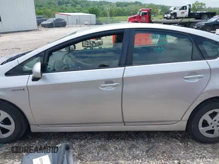2015 Toyota Prius Four z VIN JTDKN3DU4F1922847, wystawiony jako IAAI lot #42130536 z przebiegiem 181 815 mil mil oraz . Historia ofert i sprzedaży dostępna na DreamBid. Obrazek 15.