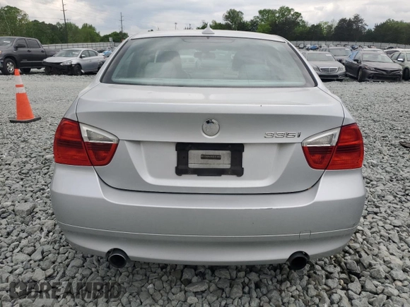 2007 BMW 3 Series 335i z VIN WBAVB73547KY60933, wystawiony jako Copart lot #53497415 z przebiegiem 174 145 mil mil oraz Szkoda całkowita • Salvage title. Historia ofert i sprzedaży dostępna na DreamBid. Obrazek 6.