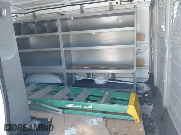2013 Ford Econoline Cargo Commercial z VIN 1FTNE2EW5DDA25524, wystawiony jako IAAI lot #41208957 z przebiegiem 148 921 mil mil oraz . Historia ofert i sprzedaży dostępna na DreamBid. Obrazek 8.
