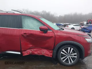 2024 Nissan Pathfinder Platinum z VIN 5N1DR3DJ1RC275508, wystawiony jako IAAI lot #41566678 z przebiegiem 5 326 mil mil oraz . Historia ofert i sprzedaży dostępna na DreamBid. Obrazek 6.