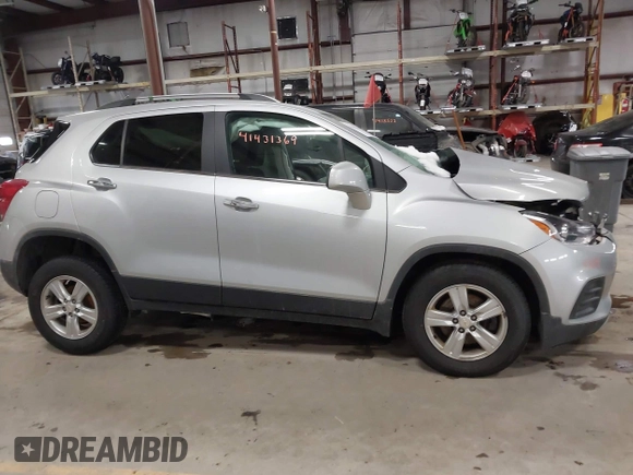 2019 Chevrolet Trax LT with VIN 3GNCJPSB8KL294102, listed as a IAAI auction lot 41431369 with Not Provided miles. Bid and sale history available at carsss.com. Image 13.