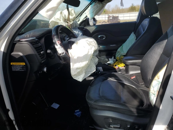 2015 Kia Soul + with VIN KNDJX3A5XF7207426, listed as a Copart auction lot 54575625 with 83,561 mi miles and Salvage Title. Bid and sale history available at DreamBid. Image 7.