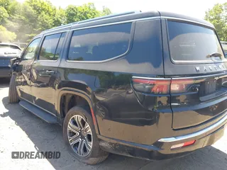 2024 Jeep Wagoneer Series II с VIN 1C4SJRBP1RS177002, выставлен на аукционе IAAI как лот 42575347 с пробегом 27 614 миль миль и . История ставок и продаж доступна на DreamBid. Изображение 3.