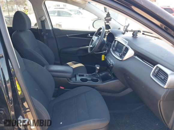 2019 Kia Sorento L with VIN 5XYPG4A32KG533121, listed as a IAAI auction lot 41762827 with 96,026 mi miles. Bid and sale history available at carsss.com. Image 5.
