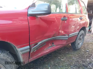 2003 Chevrolet Tracker z VIN 2CNBJ13C836945027, wystawiony jako IAAI lot #40648277 z przebiegiem 110 884 mil mil oraz . Historia ofert i sprzedaży dostępna na DreamBid. Obrazek 6.