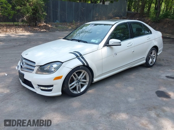 2012 Mercedes-Benz C 300 Sport с VIN WDDGF8BB7CR212099, выставлен на аукционе IAAI как лот 42411121 с пробегом 202 811 миль миль и . История ставок и продаж доступна на DreamBid. Изображение 17.