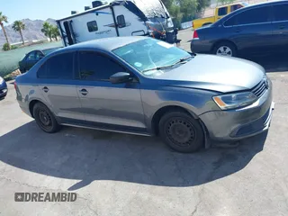 2013 Volkswagen Jetta S с VIN 3VW2K7AJ2DM379876, выставлен на аукционе IAAI как лот 42302215 с пробегом 157 477 миль миль и . История ставок и продаж доступна на DreamBid. Изображение 13.