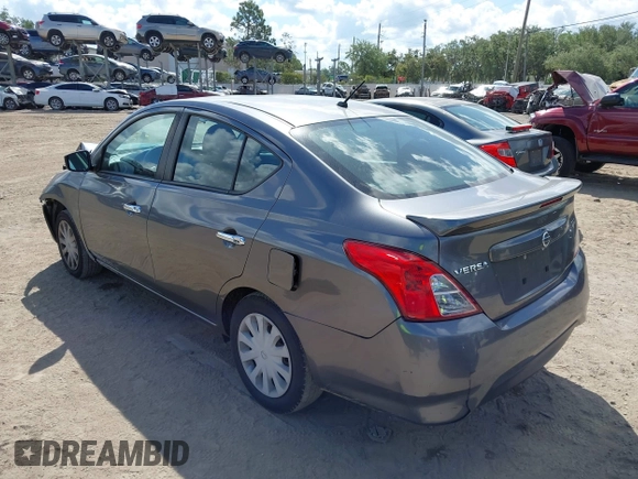 2019 Nissan Versa SV z VIN 3N1CN7AP1KL852367, wystawiony jako IAAI lot #42246462 z przebiegiem 140 456 mil mil oraz . Historia ofert i sprzedaży dostępna na DreamBid. Obrazek 3.