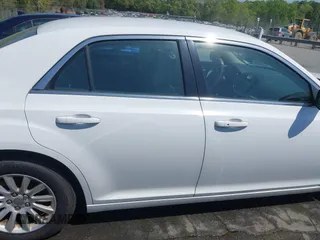 2013 Chrysler 300 z VIN 2C3CCAAG1DH603521, wystawiony jako IAAI lot #42059860 z przebiegiem 155 235 mil mil oraz . Historia ofert i sprzedaży dostępna na DreamBid. Obrazek 14.