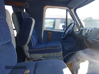 1993 Chevrolet Chevy Van z VIN 2GBEG25Z3P4134393, wystawiony jako IAAI lot #41626673 z przebiegiem 214 306 mil mil oraz . Historia ofert i sprzedaży dostępna na DreamBid. Obrazek 5.