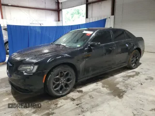 2020 Chrysler 300 S z VIN 2C3CCAGG9LH158936, wystawiony jako Copart lot #54938245 z przebiegiem 87 732 mil mil oraz Czysty tytuł • Clean title. Historia ofert i sprzedaży dostępna na DreamBid. Obrazek 1.