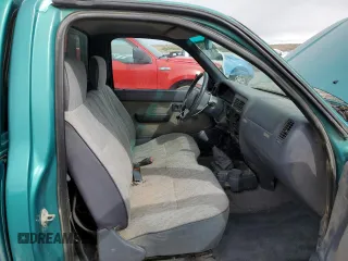 1998 Toyota Tacoma z VIN 4TANL42N6WZ034120, wystawiony jako Copart lot #48903775 z przebiegiem 247 982 mil mil oraz Czysty tytuł • Clean title. Historia ofert i sprzedaży dostępna na DreamBid. Obrazek 10.